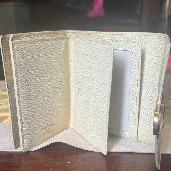 Louis Vuitton Cream and Brown Checkered Wallet - Picture 3 of 13